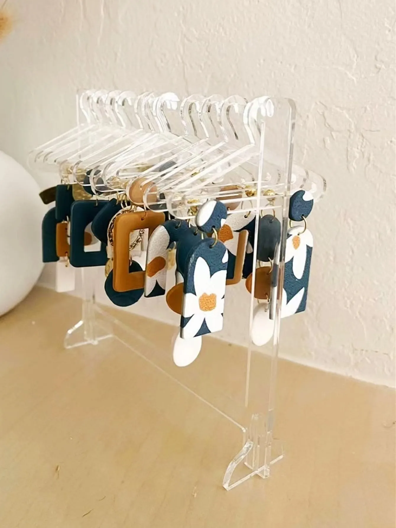 1pc Acrylic Jewelry Storage Rack,Coat Hanger Shaped Solid Cute Jewelry Organizer,Jewelry Display Stand For Earring,Necklace