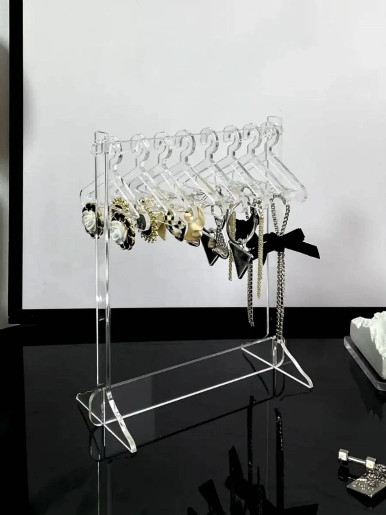 1pc Acrylic Jewelry Storage Rack,Coat Hanger Shaped Solid Cute Jewelry Organizer,Jewelry Display Stand For Earring,Necklace