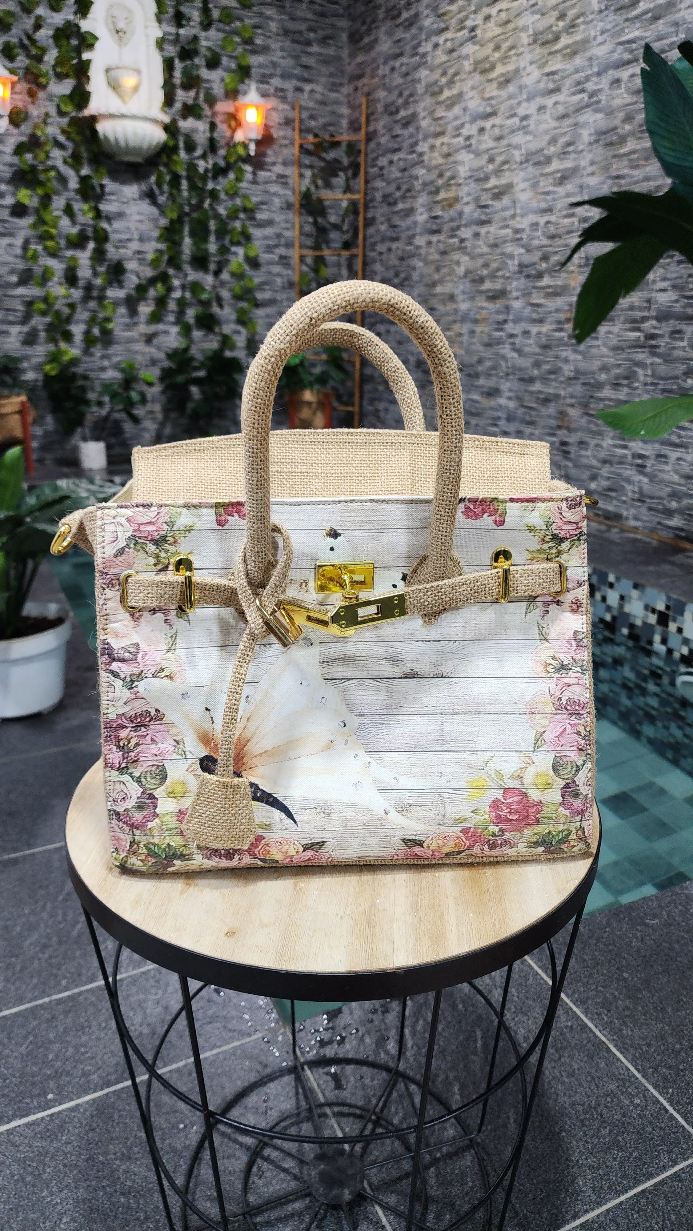 Printed painting jute bag, Medium size (30cm)_style 19