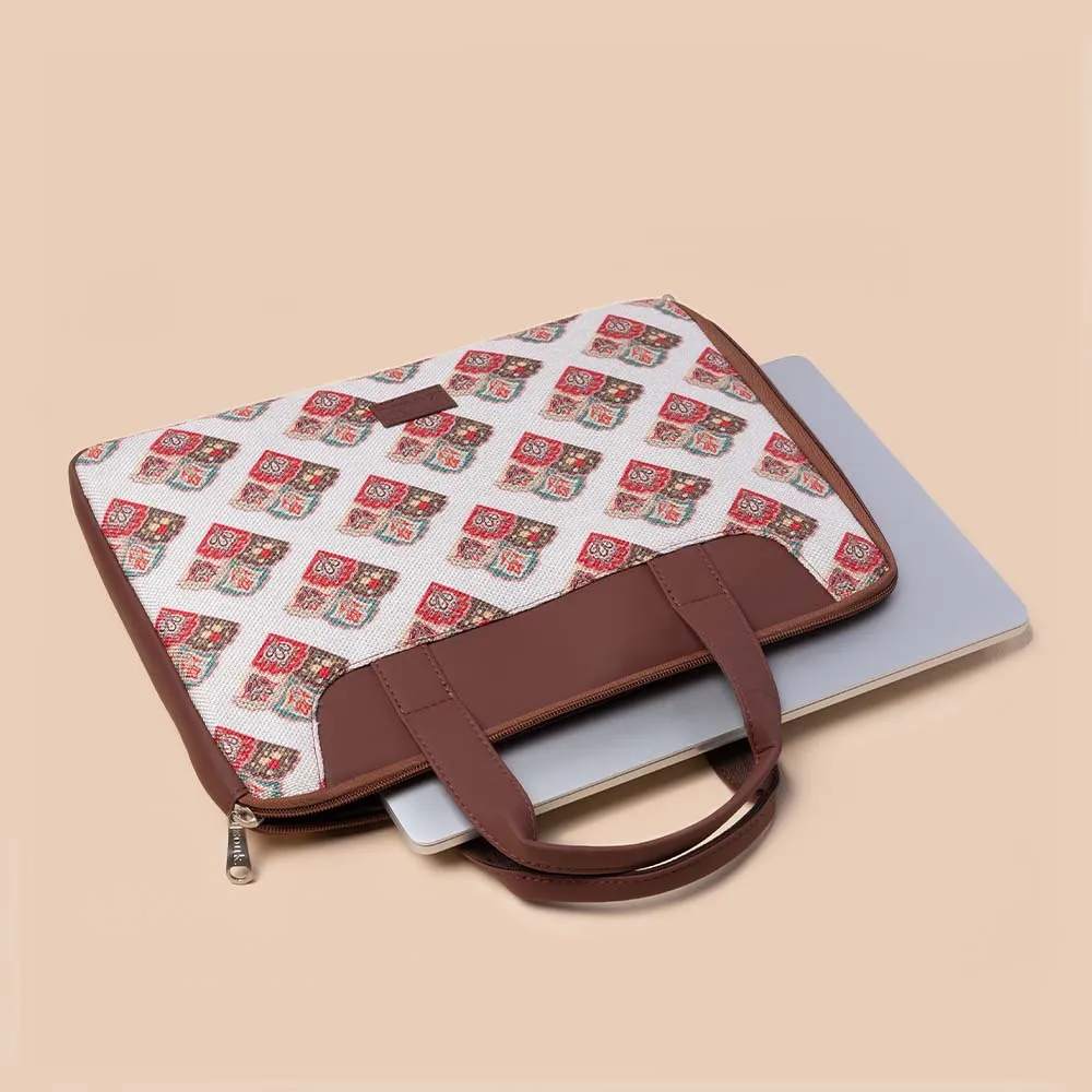 Seashell Motif White L-Zippered Laptop Sleeve