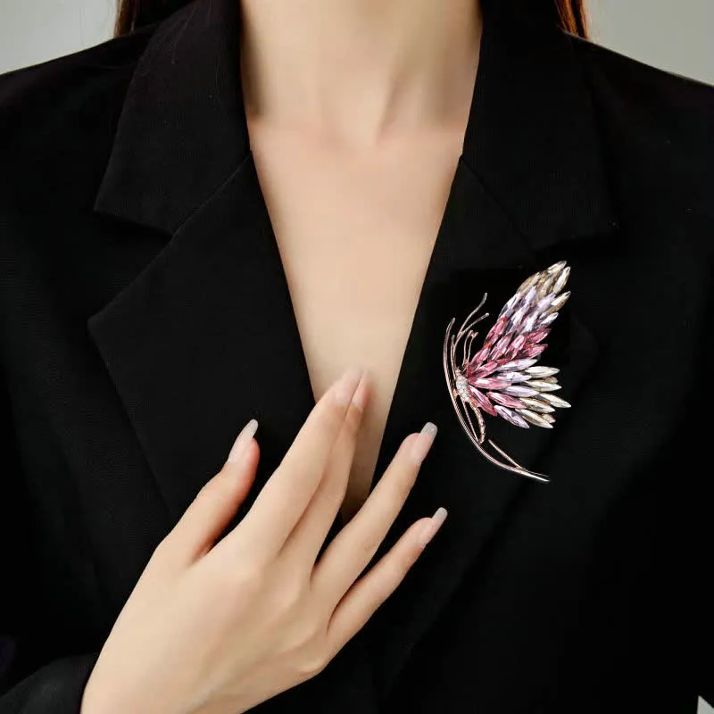 Women's Dazzling Gradient Pink Butterfly Brooch